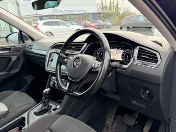 VOLKSWAGEN TIGUAN 2.0 TDI SEL DSG AUTO 150 BHP SAT NAV + GLASS SUNROOF + REAR CAME
