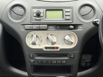 TOYOTA YARIS 1.3 VVT-i T Spirit Hatchback 5dr Petrol Automatic (150 g/km, 85 