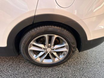 HYUNDAI SANTA FE 2.2 CRDi Blue Drive Premium SE SUV 5dr Diesel Auto 4WD Euro 6 (s