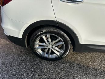 HYUNDAI SANTA FE 2.2 CRDi Blue Drive Premium SE SUV 5dr Diesel Auto 4WD Euro 6 (s