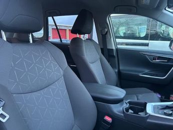 TOYOTA RAV4 2.5 VVT-h GPF Design SUV 5dr Petrol Hybrid CVT 4WD Euro 6 (s/s) 