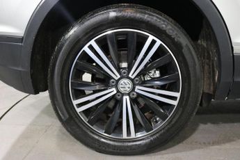 VOLKSWAGEN TIGUAN 1.4 TSI SE Navigation SUV 5dr Petrol DSG 4Motion Euro 6 (s/s) (1