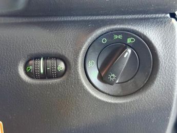 SKODA SUPERB 1.9 TDI Pure Drive Comfort Saloon 4dr Diesel Manual (154 g/km, 1