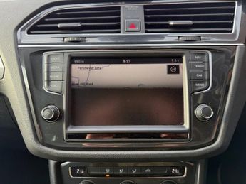 VOLKSWAGEN TIGUAN 2.0 TDI BlueMotion Tech SE Navigation SUV 5dr Diesel DSG 4Motion