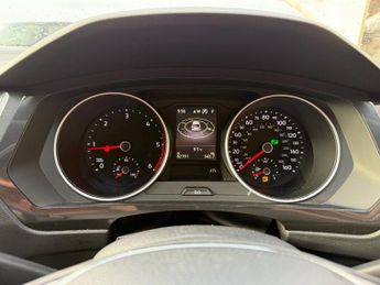VOLKSWAGEN TIGUAN 2.0 TDI BlueMotion Tech SE Navigation SUV 5dr Diesel DSG 4Motion