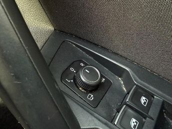 VOLKSWAGEN TIGUAN 2.0 TDI BlueMotion Tech SE Navigation SUV 5dr Diesel DSG 4Motion