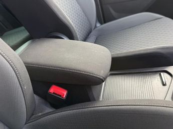 VOLKSWAGEN TIGUAN 2.0 TDI BlueMotion Tech SE Navigation SUV 5dr Diesel DSG 4Motion