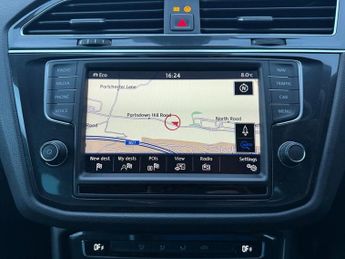 VOLKSWAGEN TIGUAN 2.0 TDI BlueMotion Tech SE Navigation SUV 5dr Diesel DSG 4Motion
