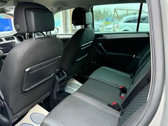VOLKSWAGEN TIGUAN 2.0 TDI SE Navigation SUV 5dr Diesel DSG Euro 6 (s/s) (150 ps)