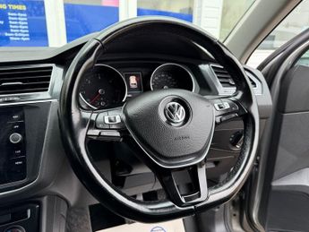 VOLKSWAGEN TIGUAN 2.0 TDI SE Navigation SUV 5dr Diesel DSG Euro 6 (s/s) (150 ps)