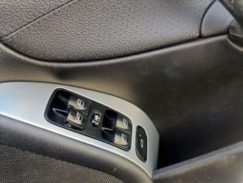 MERCEDES-BENZ C-CLASS 1.8 C180 Kompressor Avantgarde SE Saloon 4dr Petrol Automatic (1