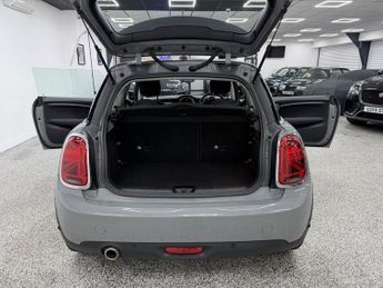 MINI HATCH 1.5 Cooper Classic Hatchback 3dr Petrol Steptronic Euro 6 (s/s) 