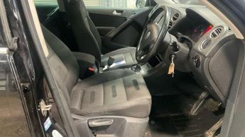 VOLKSWAGEN TIGUAN 2.0 TDI Sport SUV 5dr Diesel Auto 4WD Euro 4 (140 ps)