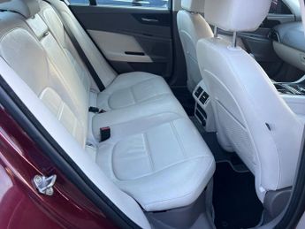 JAGUAR XE 2.0d Prestige Saloon 4dr Diesel Auto Euro 6 (s/s) (163 ps)