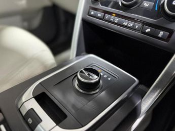 LAND ROVER DISCOVERY SPORT 2.0 TD4 HSE SUV 5dr Diesel Auto 4WD Euro 6 (s/s) (180 ps)