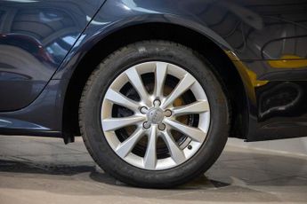 AUDI A6 AVANT 2.0 TDI ultra SE Executive Estate 5dr Diesel S Tronic Euro 6 (s/