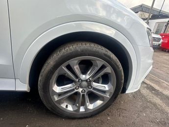 AUDI Q3 2.0 TDI S line SUV 5dr Diesel S Tronic quattro Euro 5 (s/s) (177