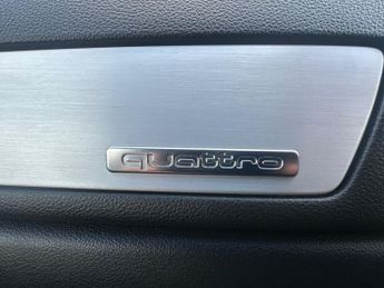 AUDI Q3 2.0 TDI S line SUV 5dr Diesel S Tronic quattro Euro 5 (s/s) (177