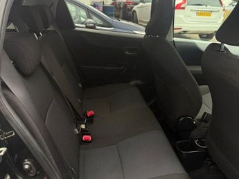 TOYOTA YARIS 1.5 VVT-h Icon Plus Hatchback 5dr Petrol Hybrid CVT Euro 5 (101 