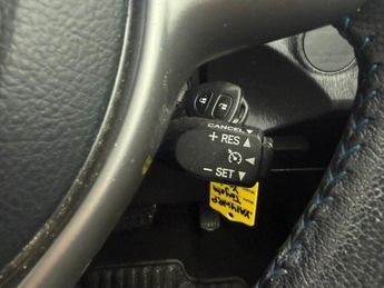 TOYOTA YARIS 1.5 VVT-h Icon Plus Hatchback 5dr Petrol Hybrid CVT Euro 5 (101 