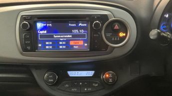 TOYOTA YARIS 1.5 VVT-h Icon Plus Hatchback 5dr Petrol Hybrid CVT Euro 5 (101 