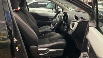 TOYOTA YARIS 1.5 VVT-h Icon Plus Hatchback 5dr Petrol Hybrid CVT Euro 5 (101 