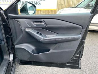 NISSAN QASHQAI 1.3 DIG-T MHEV Acenta Premium SUV 5dr Petrol Hybrid XTRON Euro 6