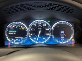 JAGUAR XJ 3.0d V6 Luxury Saloon 4dr Diesel Auto Euro 5 (s/s) (275 ps)