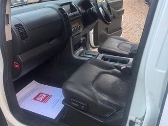 NISSAN NAVARA 2.5 dCi Aventura Pickup 4dr Diesel Automatic (283 g/km, 169 bhp)