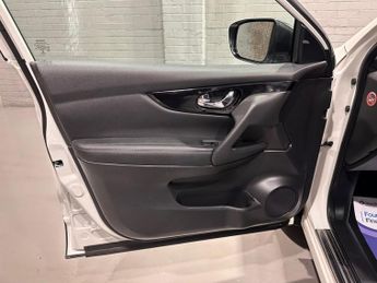 NISSAN QASHQAI 1.6 dCi Tekna SUV 5dr Diesel XTRON 2WD Euro 6 (s/s) (130 ps)