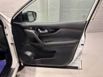 NISSAN QASHQAI 1.6 dCi Tekna SUV 5dr Diesel XTRON 2WD Euro 6 (s/s) (130 ps)