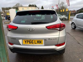 HYUNDAI TUCSON 1.7 CRDi Blue Drive Premium SUV 5dr Diesel DCT Euro 6 (s/s) (141