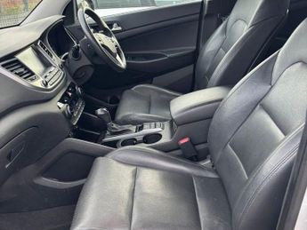 HYUNDAI TUCSON 1.7 CRDi Blue Drive Premium SUV 5dr Diesel DCT Euro 6 (s/s) (141