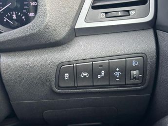 HYUNDAI TUCSON 1.7 CRDi Blue Drive Premium SUV 5dr Diesel DCT Euro 6 (s/s) (141