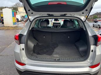 HYUNDAI TUCSON 1.7 CRDi Blue Drive Premium SUV 5dr Diesel DCT Euro 6 (s/s) (141