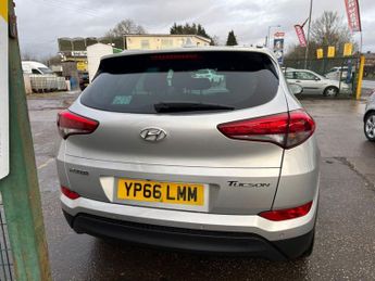 HYUNDAI TUCSON 1.7 CRDi Blue Drive Premium SUV 5dr Diesel DCT Euro 6 (s/s) (141
