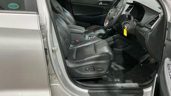 HYUNDAI TUCSON 1.7 CRDi Blue Drive Premium SUV 5dr Diesel DCT Euro 6 (s/s) (141