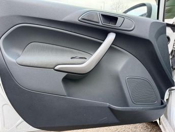 FORD FIESTA 1.6 TDCi ECOnetic DPF Hatchback 5dr Diesel Manual (98 g/km, 94 b