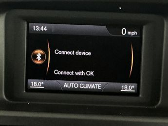 VOLVO V40 CROSS COUNTRY 1.5 T3 Hatchback 5dr Petrol Auto Euro 6 (s/s) (152 ps)