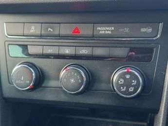 SEAT LEON 1.6 TDI SE Dynamic Hatchback 5dr Diesel DSG Euro 6 (s/s) (115 ps