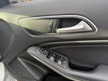 MERCEDES-BENZ A-CLASS 1.5 A180d Sport (Premium) Hatchback 5dr Diesel 7G-DCT Euro 6 (s/