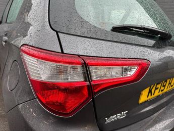 TOYOTA YARIS 1.5 VVT-i Icon Tech Hatchback 5dr Petrol Manual Euro 6 (111 ps)