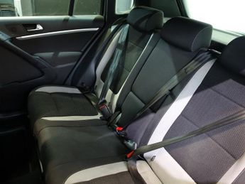 VOLKSWAGEN TIGUAN 2.0 TDI BlueMotion Tech R-Line SUV 5dr Diesel DSG 4WD Euro 6 (s/