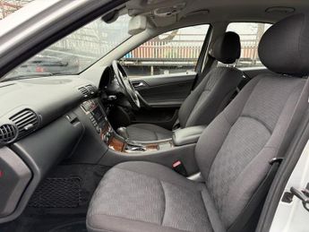 MERCEDES-BENZ C-CLASS 1.8 C180 Kompressor Classic SE Saloon 4dr Petrol Automatic (193 