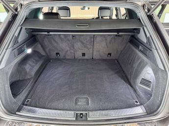 VOLKSWAGEN TOUAREG 3.0 TDI V6 R-Line Tech SUV 5dr Diesel Tiptronic 4Motion Euro 6 (