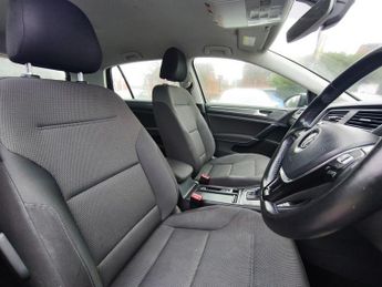 VOLKSWAGEN E-GOLF 35.8kWh e-Golf Hatchback 5dr Electric Auto (136 ps)