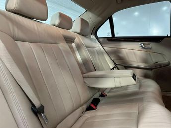 MERCEDES-BENZ E-CLASS 2.1 E250 CDI AMG Night Edition Saloon 4dr Diesel G-Tronic+ Euro 