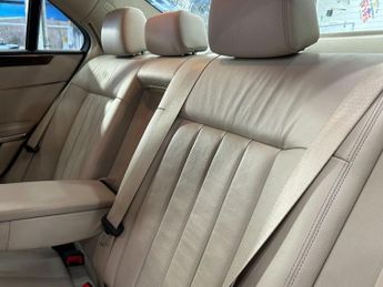 MERCEDES-BENZ E-CLASS 2.1 E250 CDI AMG Night Edition Saloon 4dr Diesel G-Tronic+ Euro 