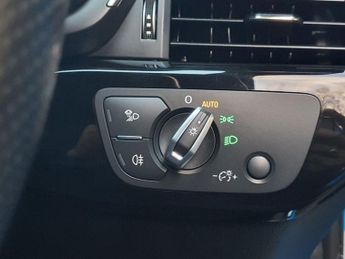 AUDI A4 AVANT 2.0 TDI 30 Black Edition Estate 5dr Diesel S Tronic Euro 6 (s/s)