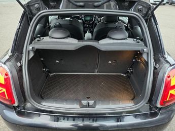 MINI Electric Hatch Cooper SE 32.6kWh Level 2 Hatchback 3dr Electric Auto (184 ps)